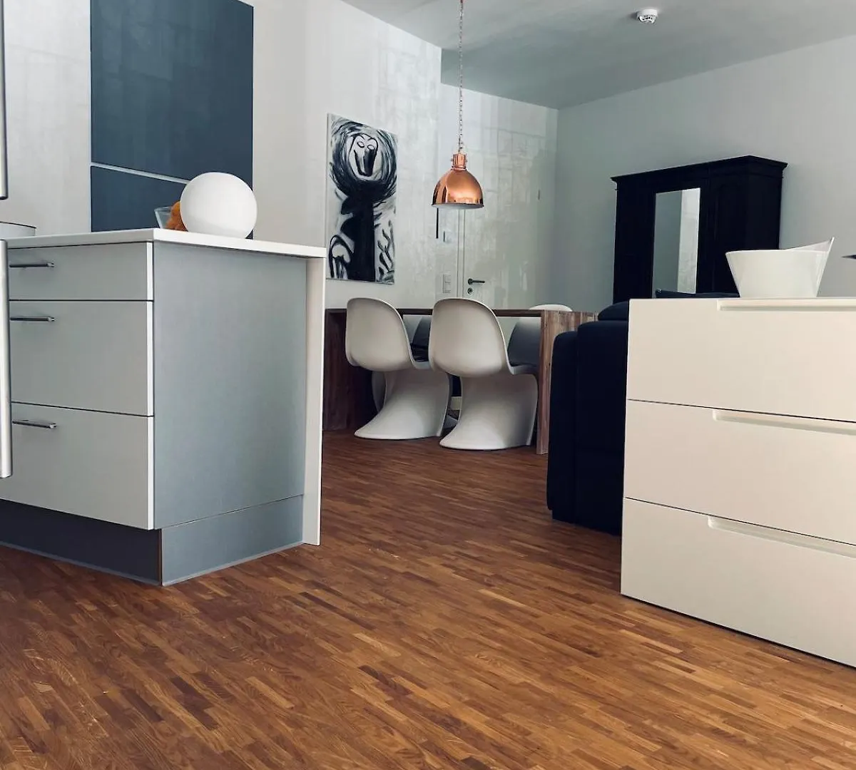 Design Apartment With River View Düsseldorf