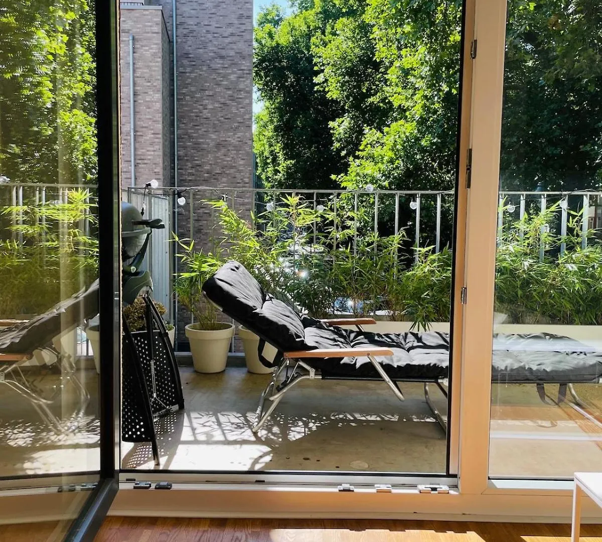 Design Apartment With River View Düsseldorf